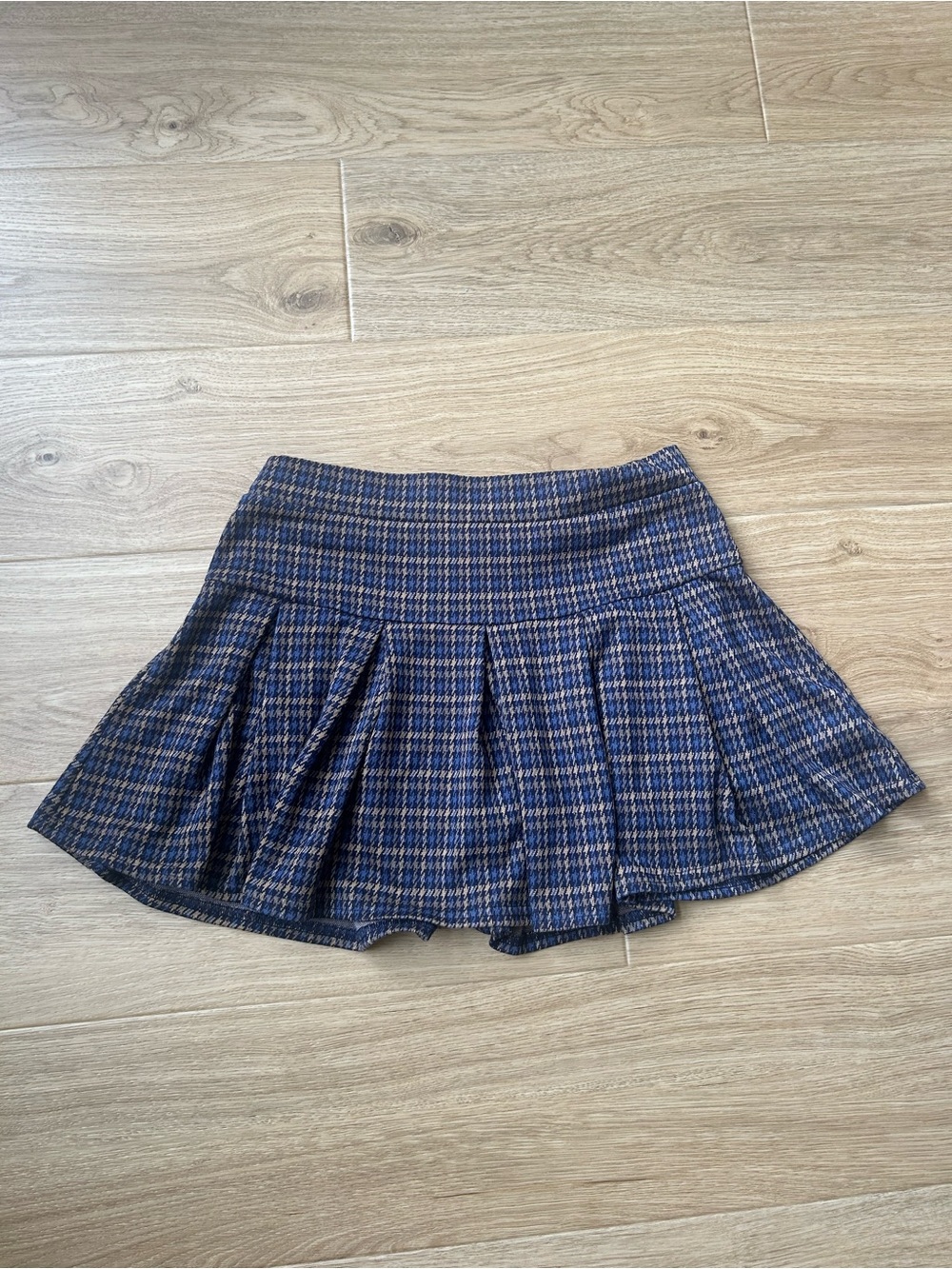 American Eagle Houndstooth Mini Skort
